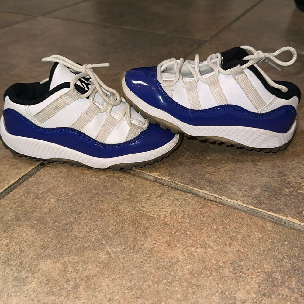 Kids Jordan 11 retro blue and white size 9